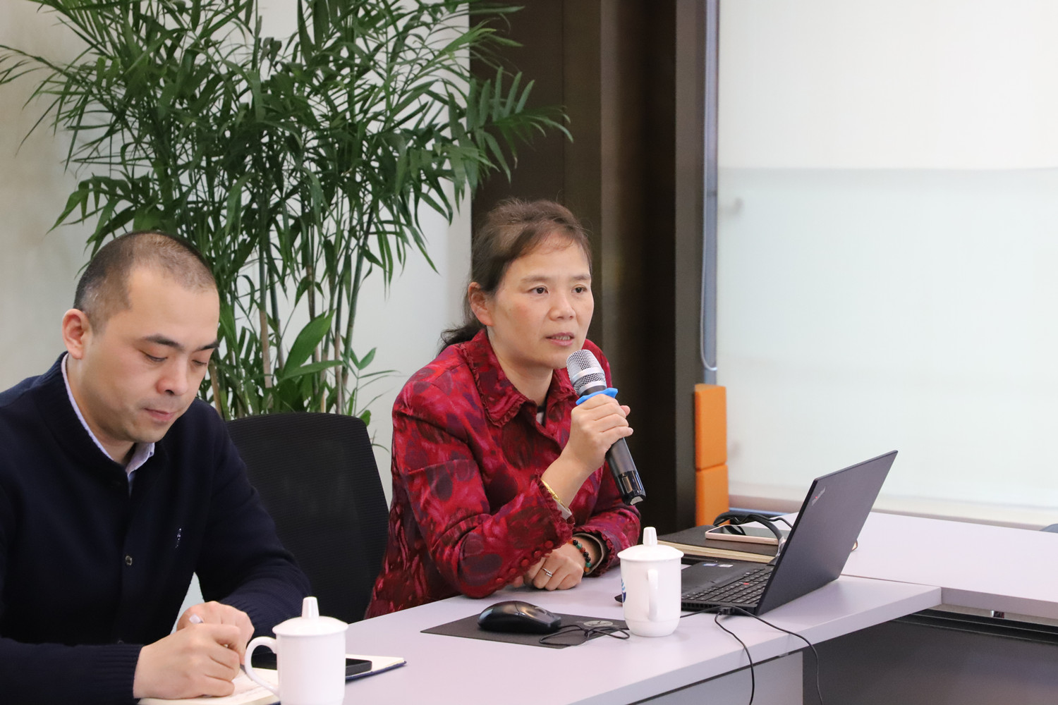 提增信心 守正出奇 控股公司召開一季度業(yè)務(wù)分析會(huì)議(圖2)