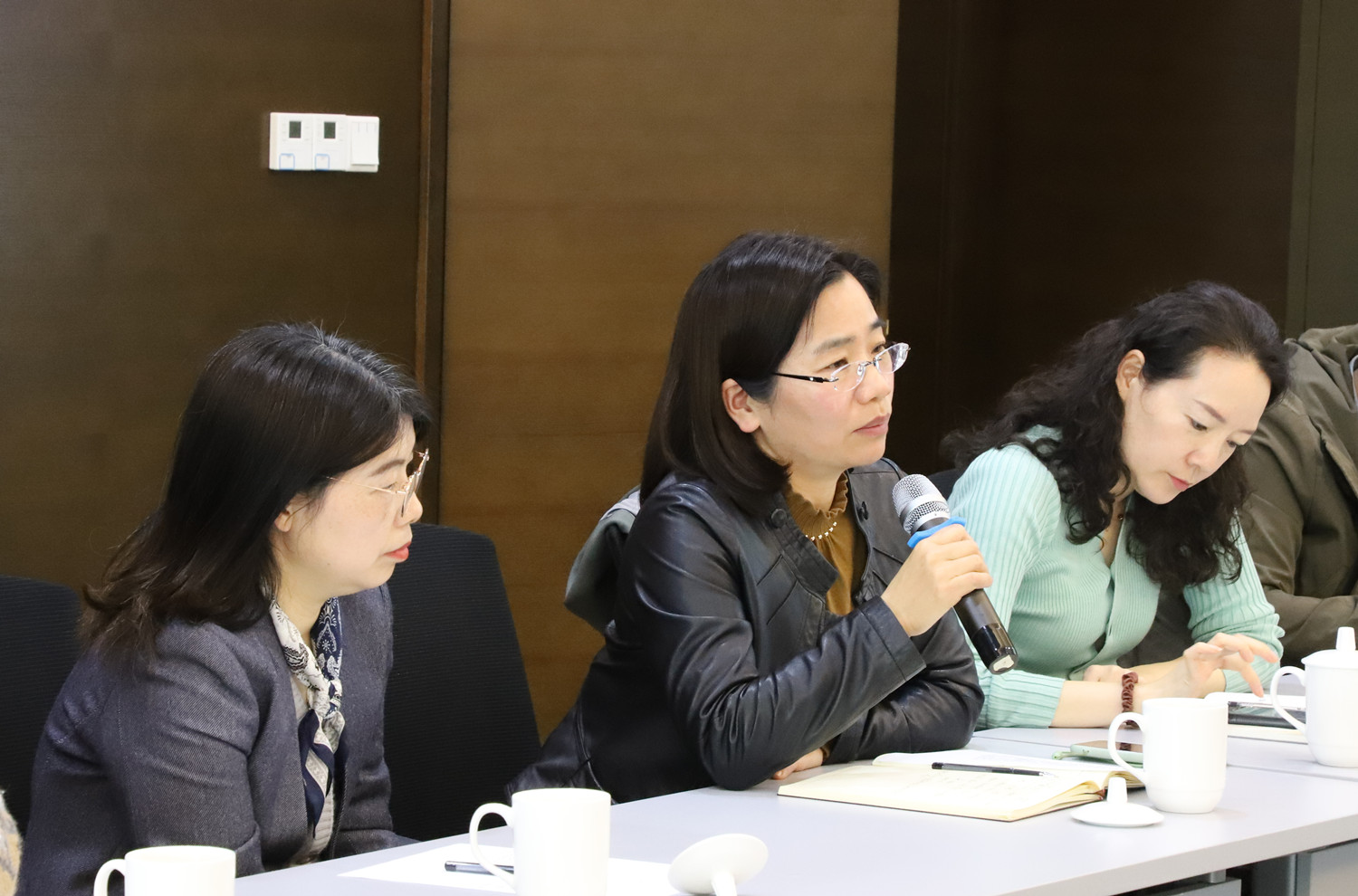 提增信心 守正出奇 控股公司召開一季度業(yè)務(wù)分析會(huì)議(圖6)