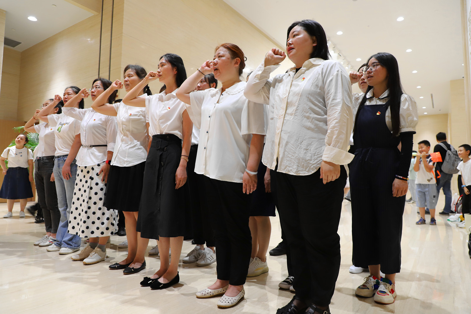 尋根溯源 感悟初心 控股公司黨總支組織瞻仰中共一大會址(圖3)