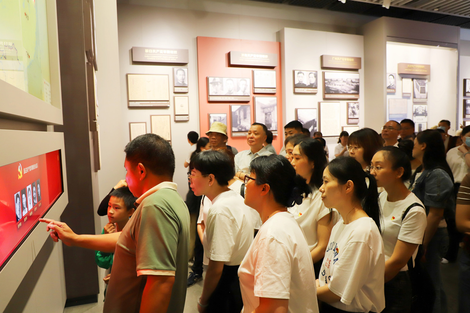 尋根溯源 感悟初心 控股公司黨總支組織瞻仰中共一大會址(圖10)