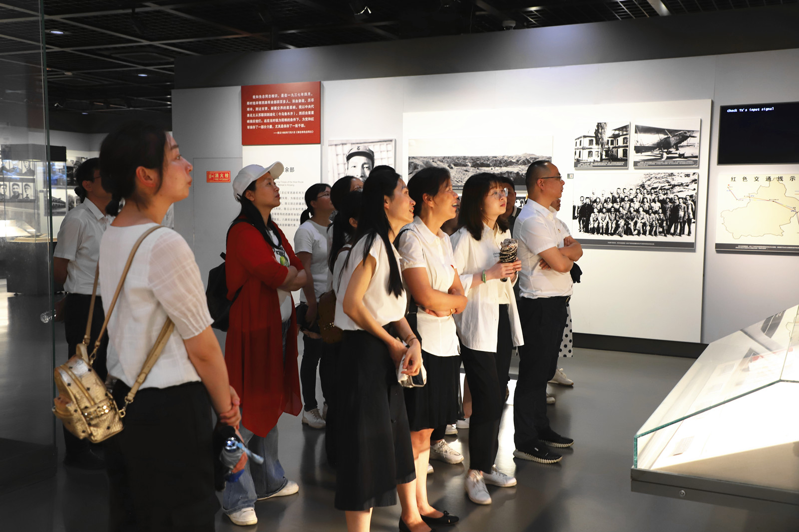 尋根溯源 感悟初心 控股公司黨總支組織瞻仰中共一大會址(圖17)