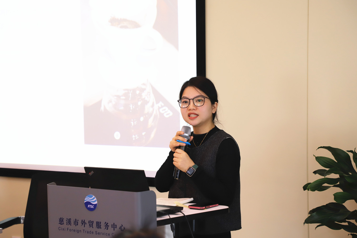 喜迎女神節(jié) 啡嘗新體驗(yàn)——控股公司開展手沖咖啡品鑒主題活動(dòng)(圖2)