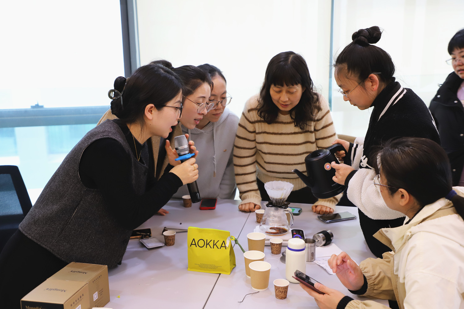 喜迎女神節(jié) 啡嘗新體驗(yàn)——控股公司開展手沖咖啡品鑒主題活動(dòng)(圖4)