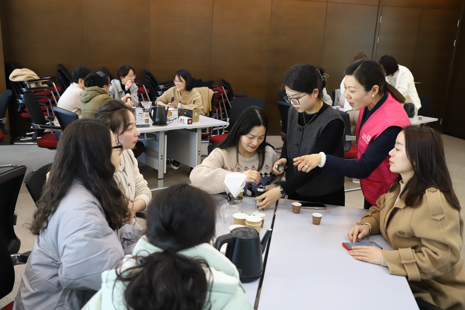 喜迎女神節(jié) 啡嘗新體驗(yàn)——控股公司開展手沖咖啡品鑒主題活動(dòng)(圖5)