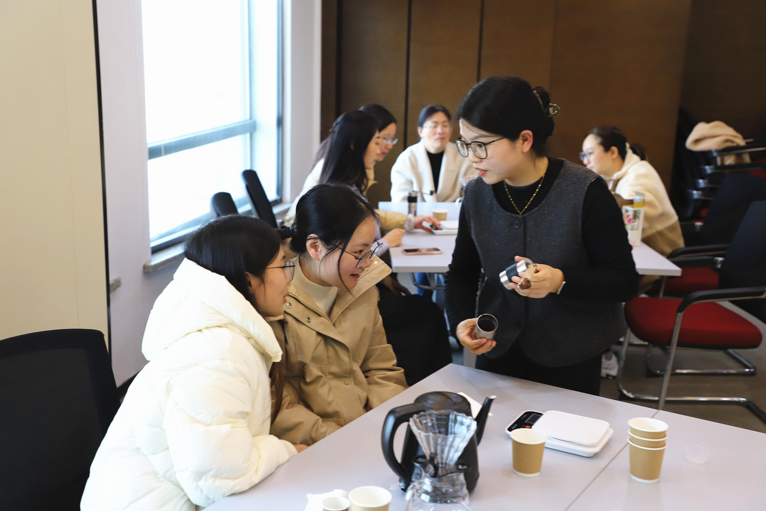 喜迎女神節(jié) 啡嘗新體驗(yàn)——控股公司開展手沖咖啡品鑒主題活動(dòng)(圖6)