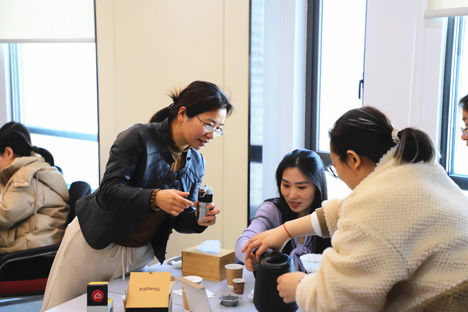 喜迎女神節(jié) 啡嘗新體驗(yàn)——控股公司開展手沖咖啡品鑒主題活動(dòng)(圖8)