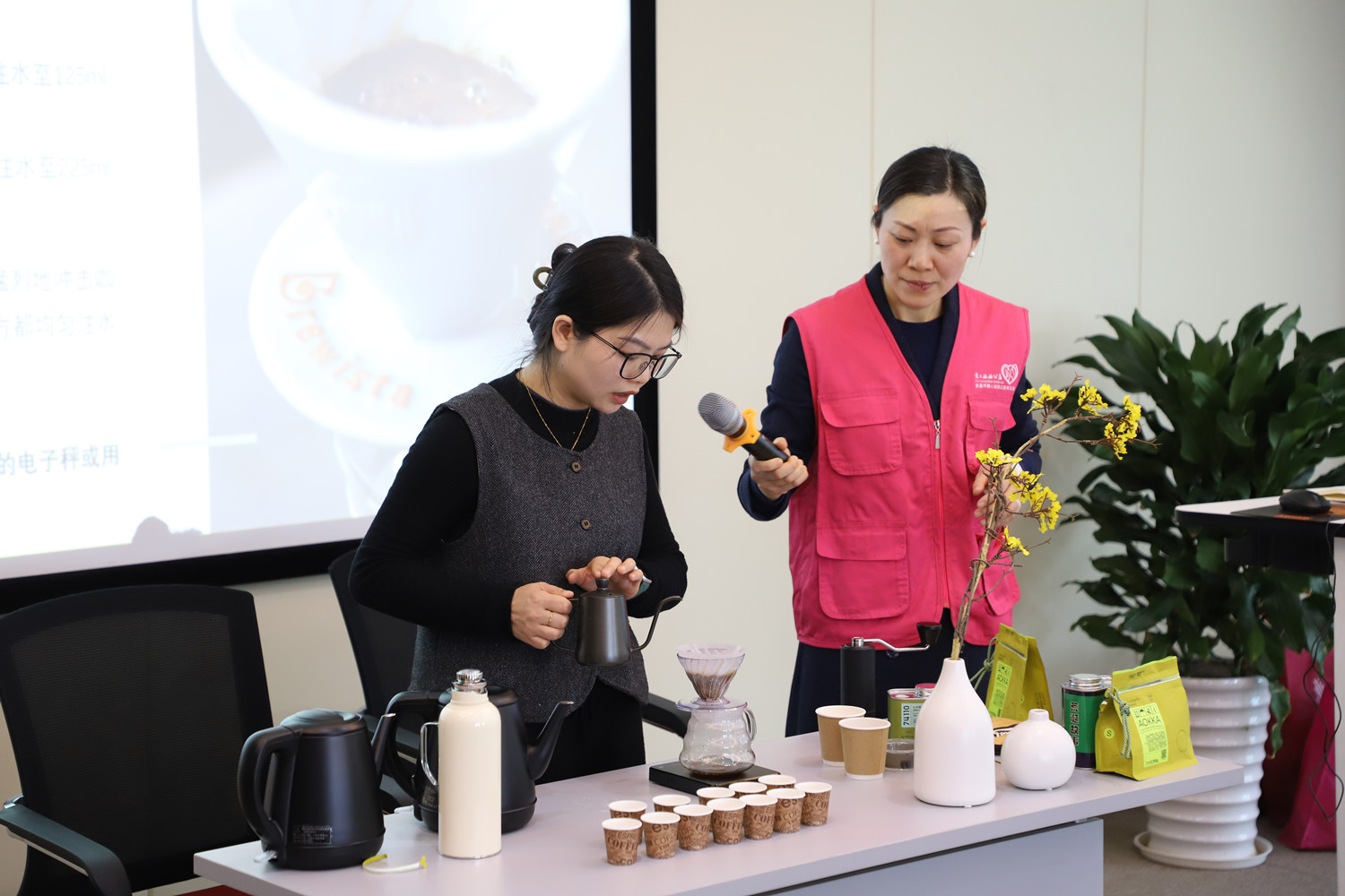 喜迎女神節(jié) 啡嘗新體驗(yàn)——控股公司開展手沖咖啡品鑒主題活動(dòng)(圖12)
